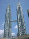 petronas2.jpg (100912 bytes)